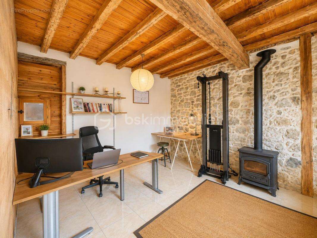 Maison à VIC-FEZENSAC