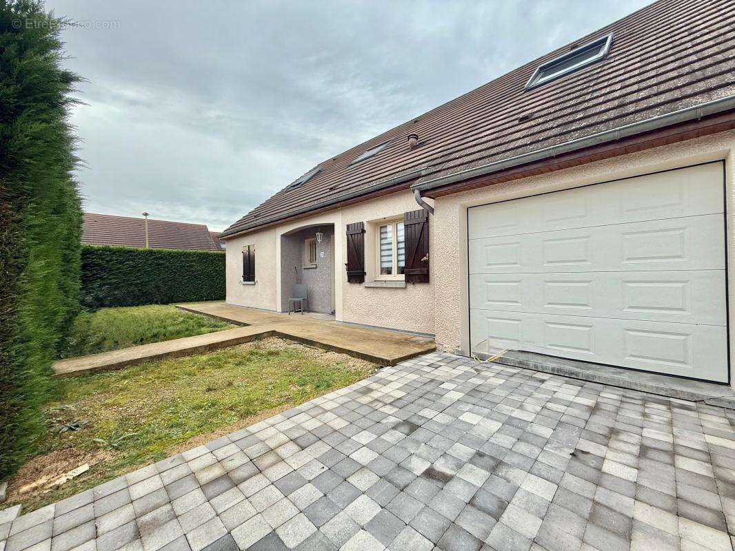 Maison à LONGECOURT-EN-PLAINE