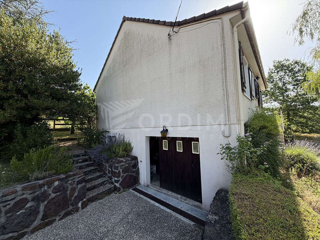 Maison à SAINT-SATUR