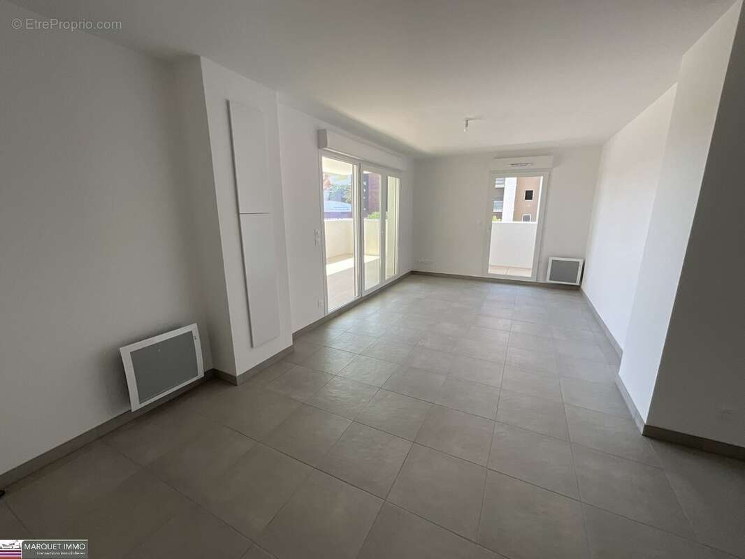 APT T3 offrant 67 m² avec terrasse 19 m² et parking au 3° étage avec ascenseur... - photo 8