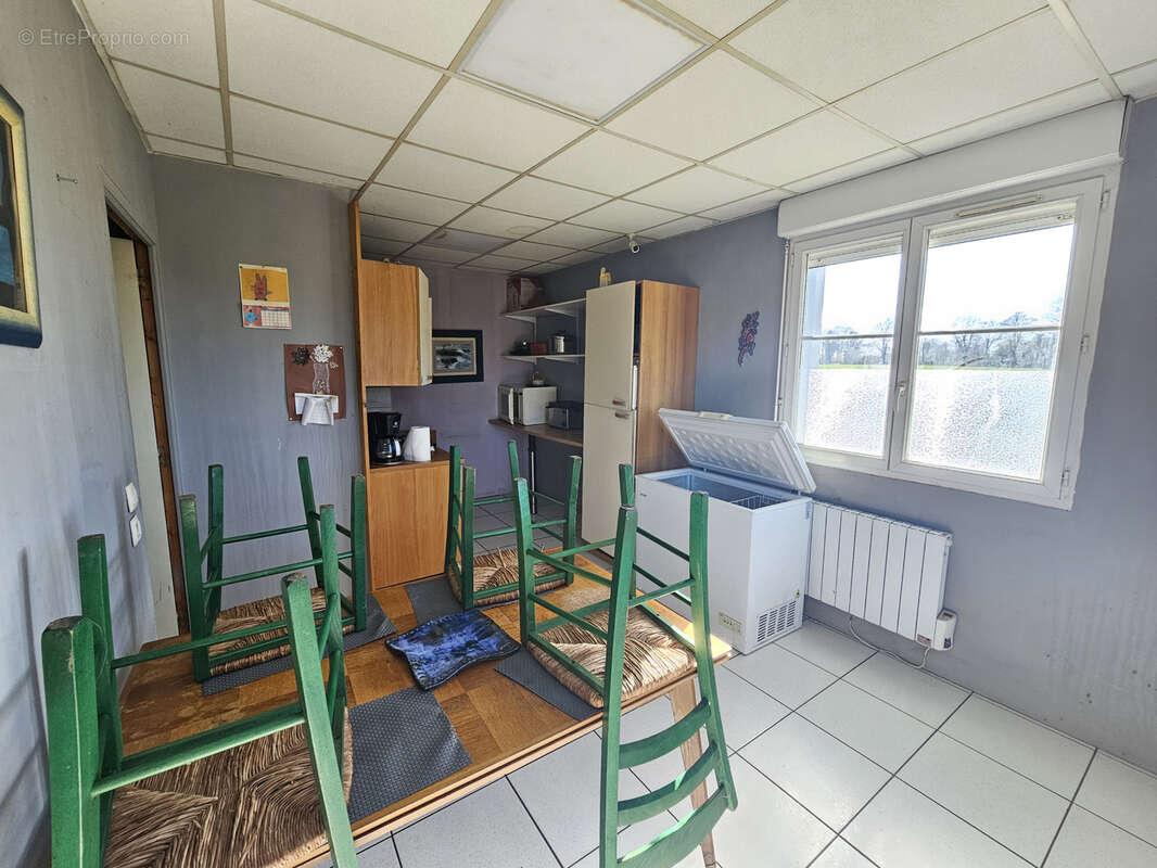 Commerce à LA SAUVAGERE