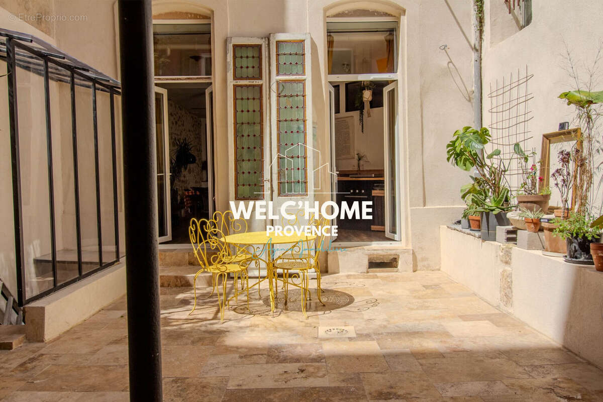 Appartement à MARSEILLE-1E