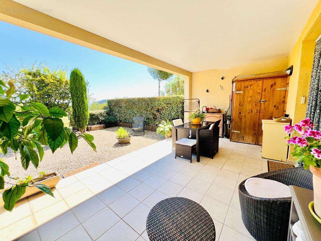 Appartement à SAINT-MITRE-LES-REMPARTS
