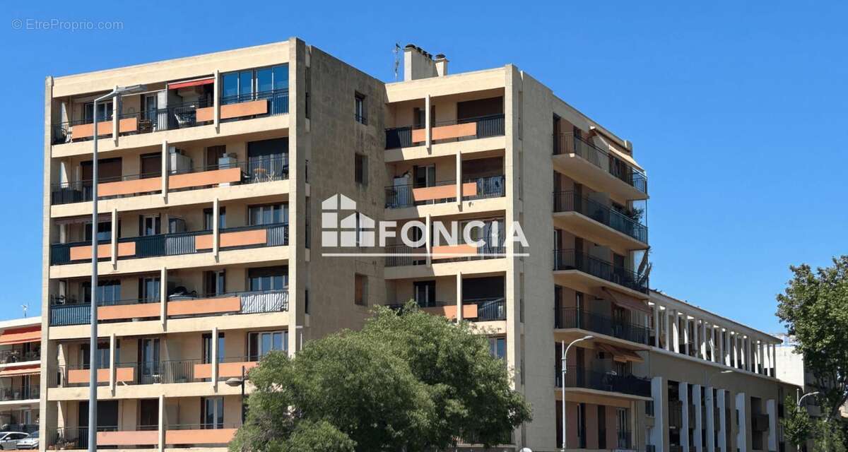 SALON-DE-PROVENCE : Appartement traversant de type 3 de 89 m2, en dernier étage avec ascenseur et avec garage - photo 12