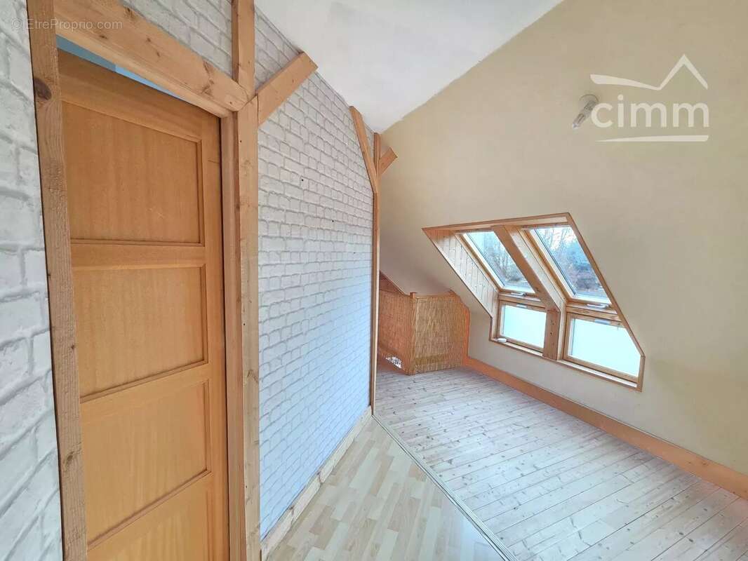 Maison T5 ossature bois de 177 m² habitable et 215 m² au sol sur 8000 m² de terrain clos à Héric - photo 3