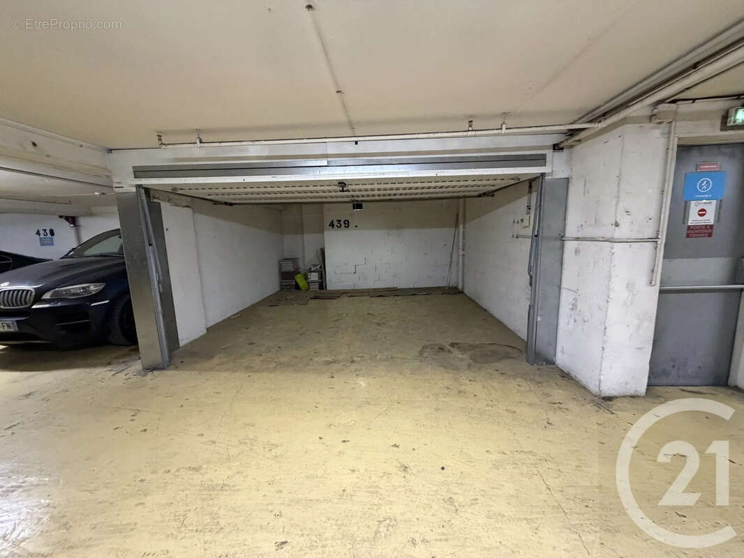 Parking à PARIS-20E