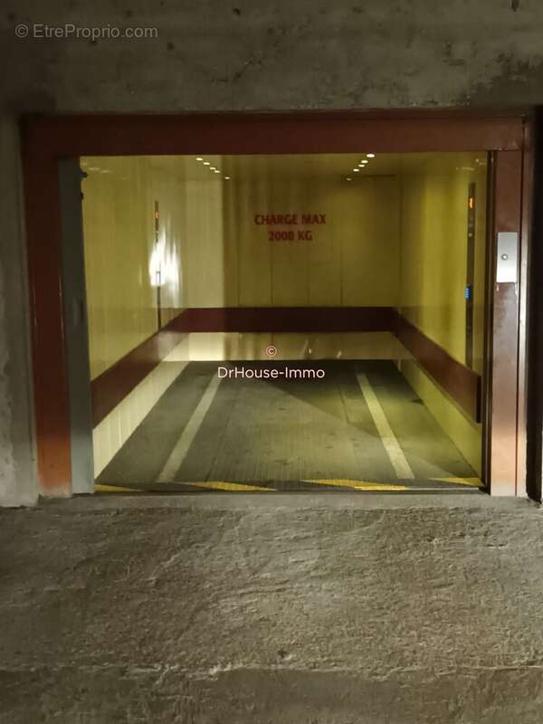 Parking à PARIS-15E