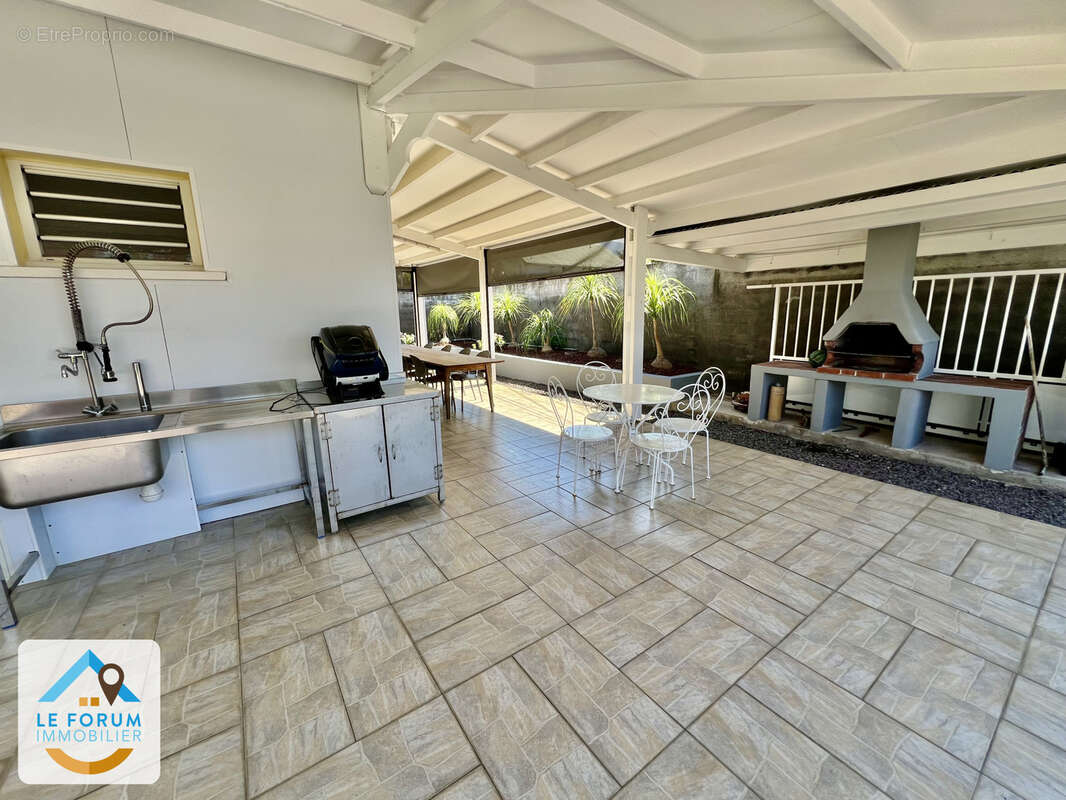 Saint joseph 97480 - villa f4 + mezzanine - beaux volumes - piscine - proche centre - photo 11