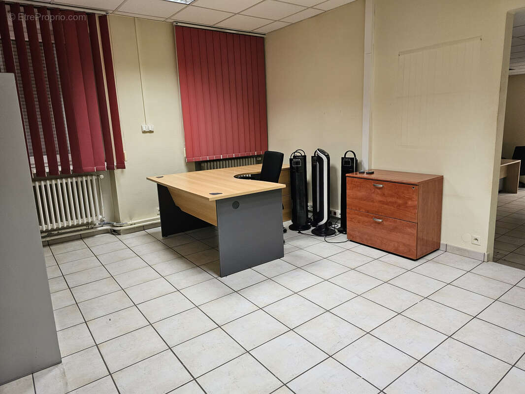Local professionnel de plus de 400 m2 au centre ville de longwy - photo 17