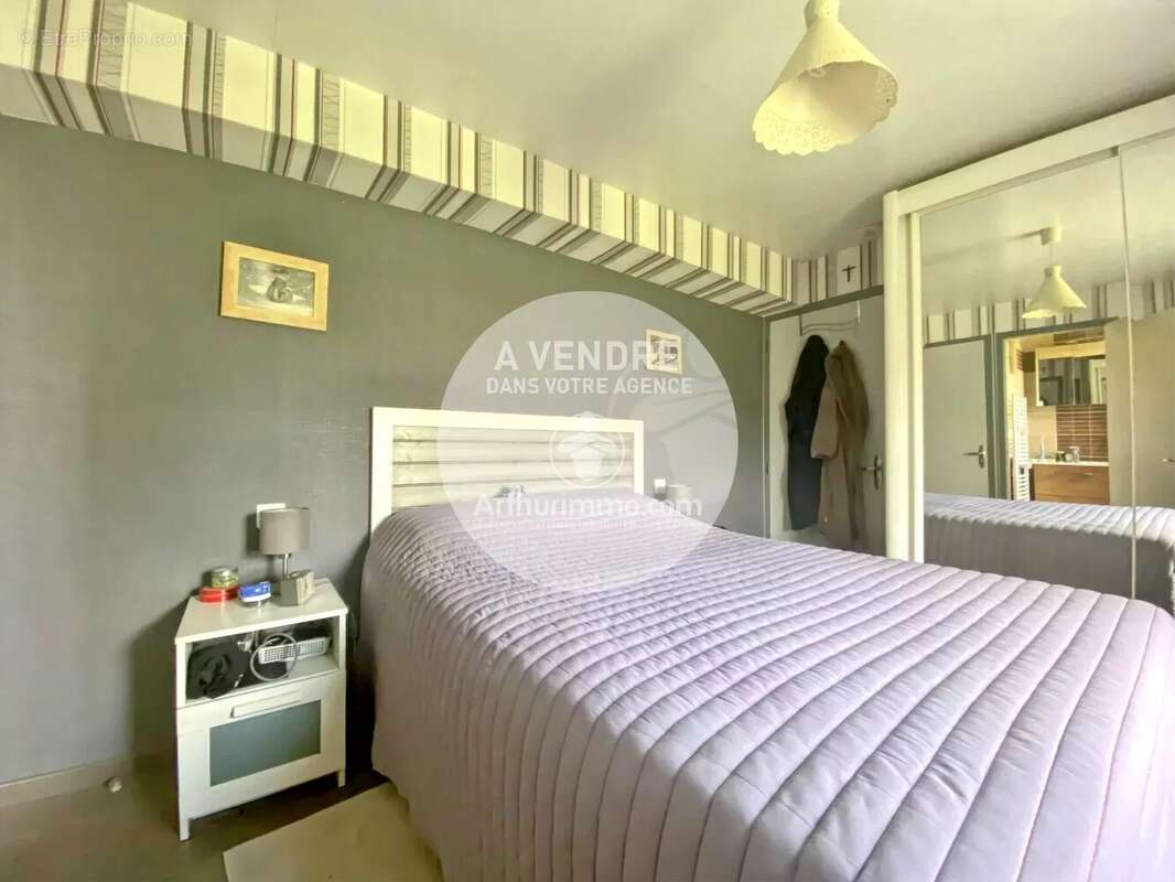 Proche centre, belle longere de 160 m² avec dependances - photo 6