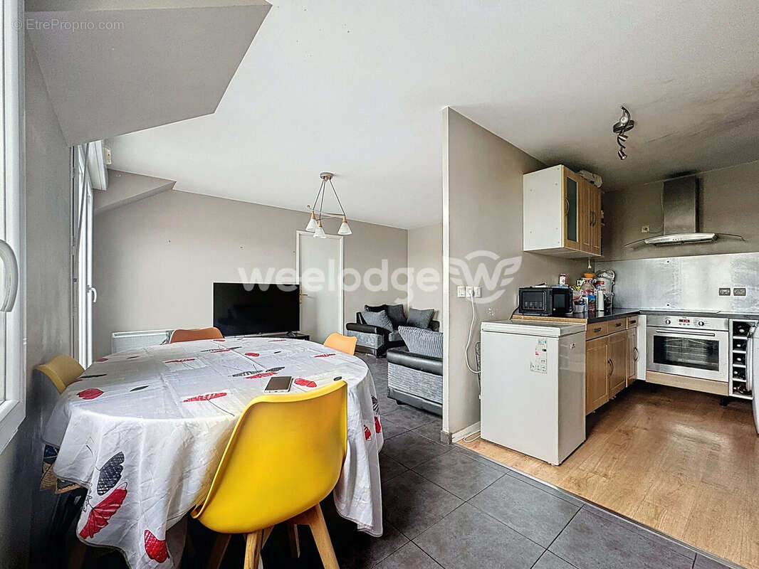 Appartement à CHANTELOUP-LES-VIGNES