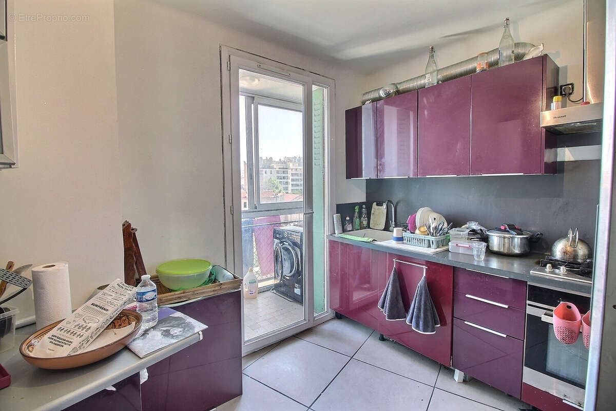 Appartement à MARSEILLE-3E