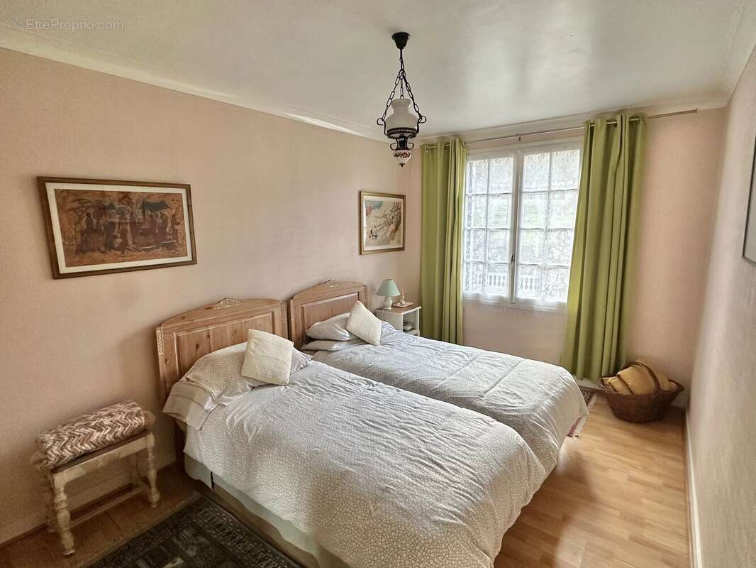 Maison à NANTEUIL-EN-VALLEE