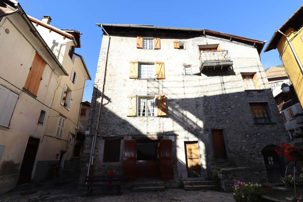 Maison à COLMARS