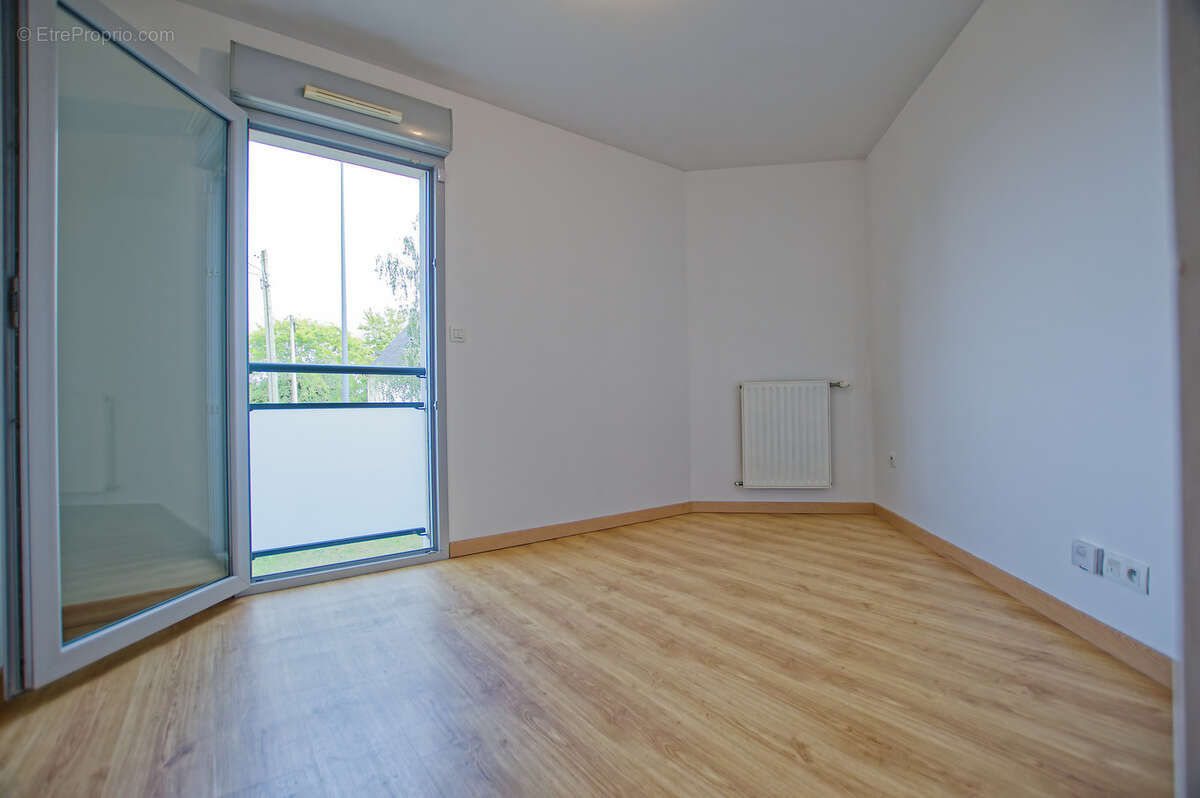 BRUZ - Proche Gare - Appartement T3 refait à Neuf - photo 5