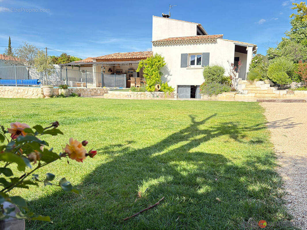 Maison à VELAUX