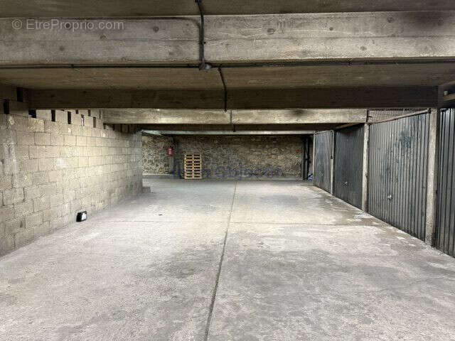 Parking à PARIS-12E
