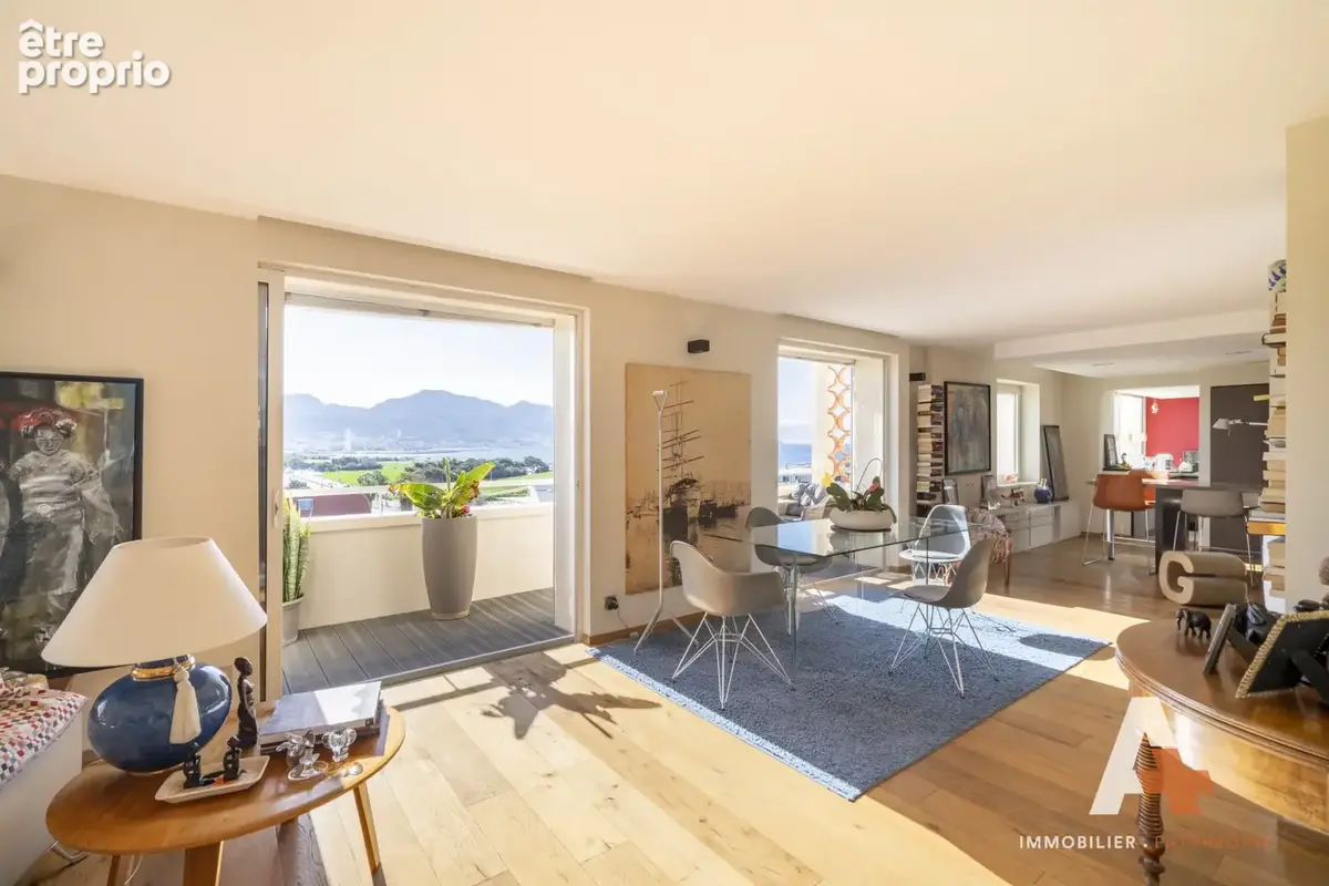Marseille 8éme Vue Mer, étage élevé, 110m2, traversant avec extérieur - photo 5