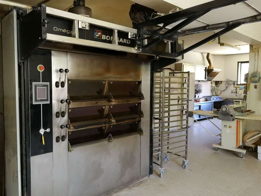 Commerce à LAPEYROUSE-FOSSAT