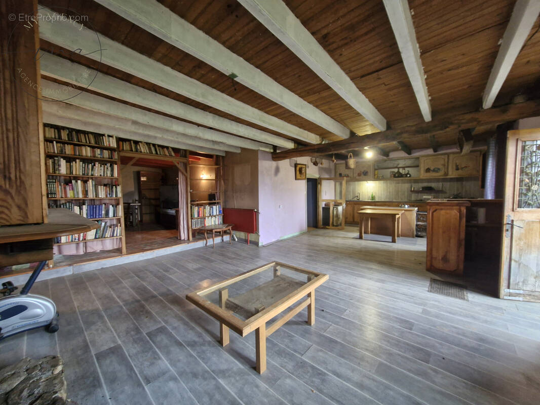 Maison à MURAT-SUR-VEBRE