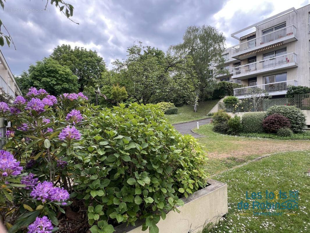 Appartement à LE PLESSIS-ROBINSON