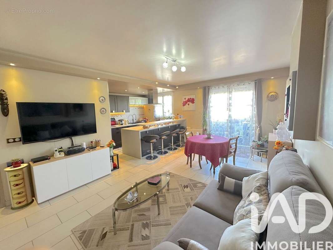 Photo 2 - Appartement à SAVIGNY-LE-TEMPLE