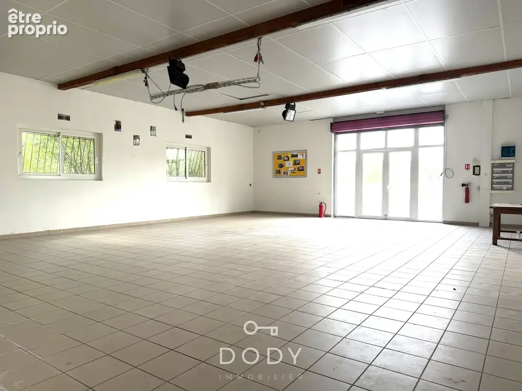 Local commercial d'env 500 m2 - photo 3
