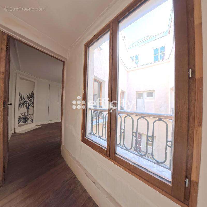 Appartement à PARIS-2E