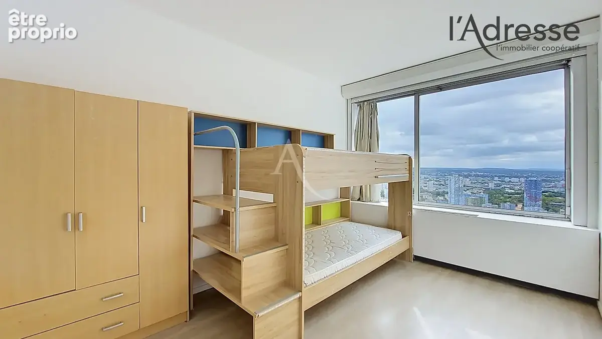 PUTEAUX/ LA DEFENSE - DERNIER ETAGE : appartement  4 pièces de 94m² avec cave et double parking - photo 9