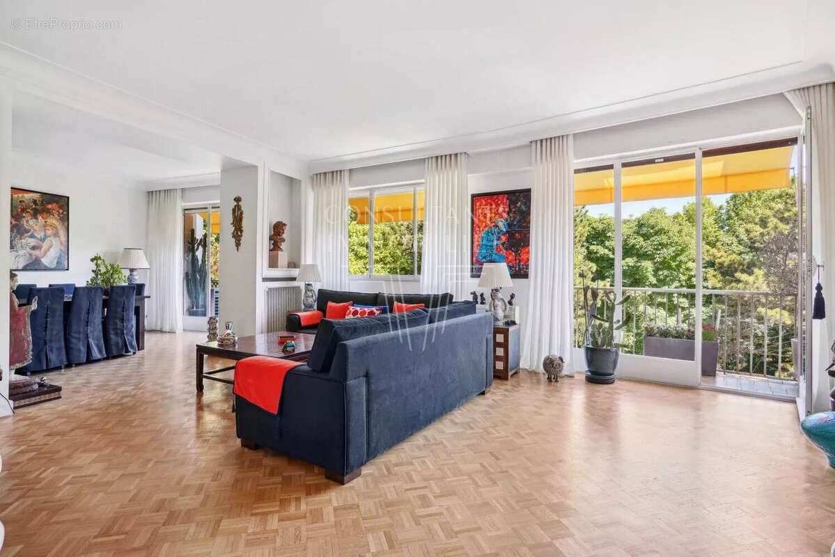 Appartement à NEUILLY-SUR-SEINE
