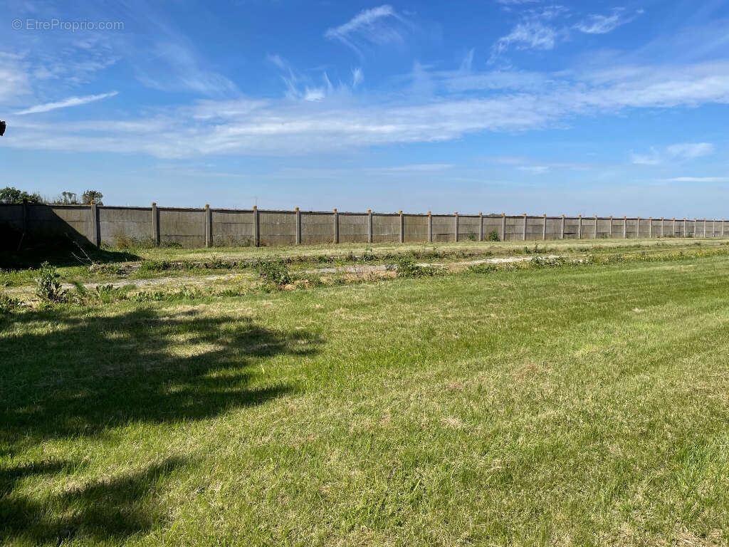 Terrain à JANVILLE