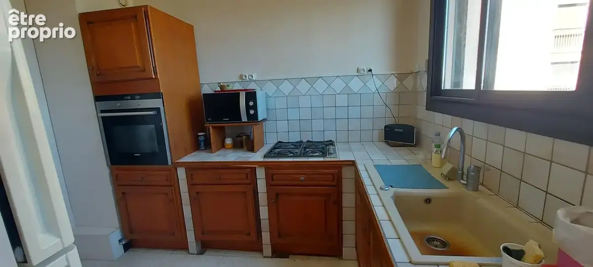 30. GARD. NIMES. Appartement traversant climatisé de 106 m² avec terrasse dans résidence sécurisée - photo 10