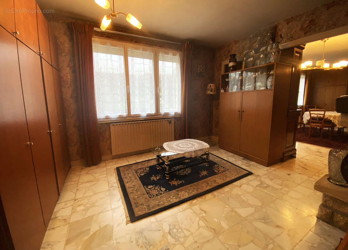 Maison à SAINTE-GENEVIEVE-DES-BOIS