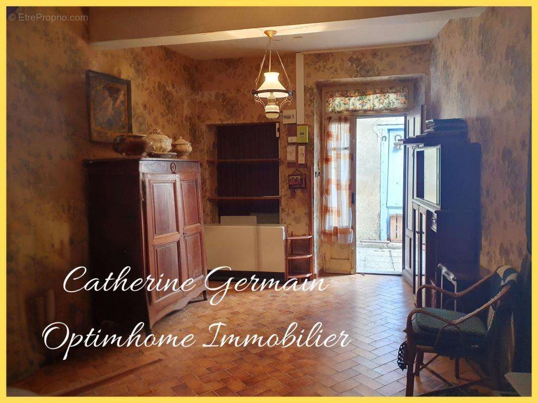 A Malves-en-Minervois, en exclusivité : maison de caractère de 140 m² avec cour, terrasse, dépendances et fort potentiel - photo 4