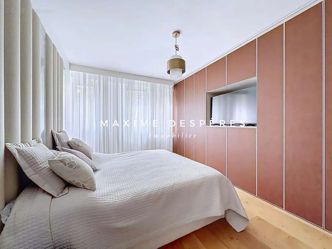 Appartement à NEUILLY-SUR-SEINE