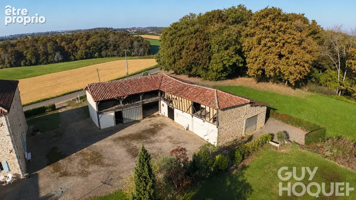 Propriété de charme en pierres apparentes de 273 m² avec dépendances et vue dominante - photo 17
