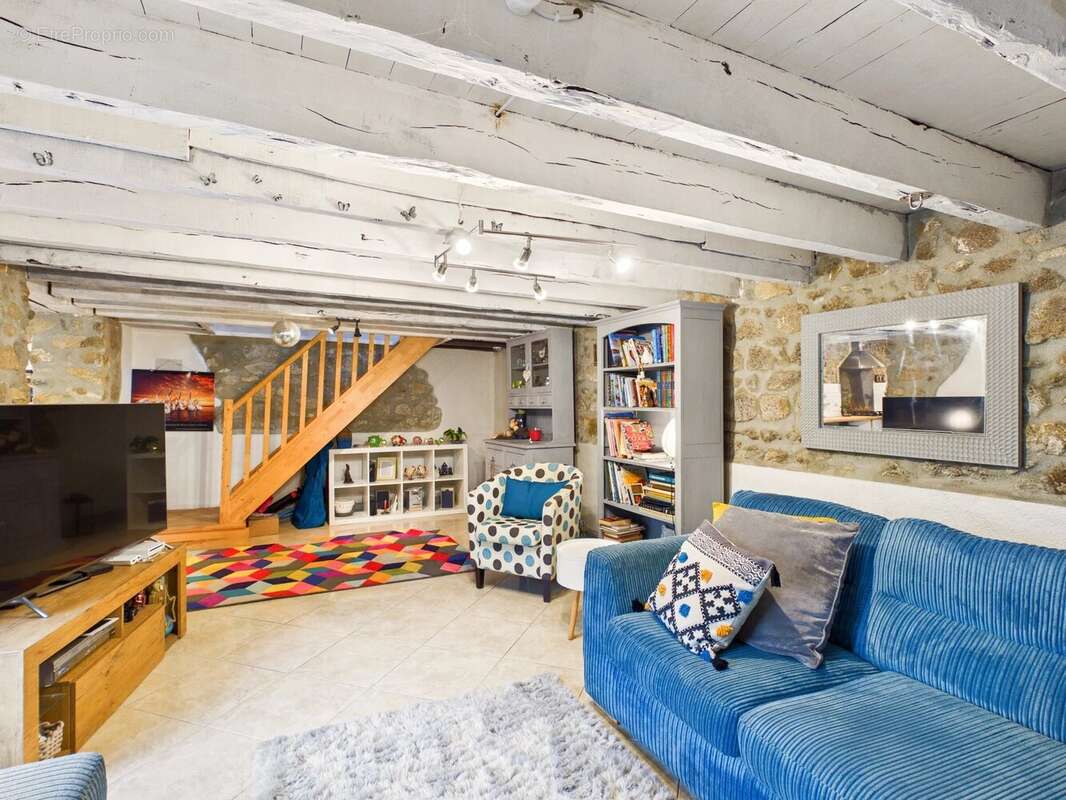 Charmante maison en pierre avec un terrain de 6 000 m² - photo 7
