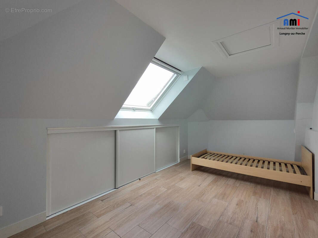 Maison à LA CHAPELLE-MONTLIGEON