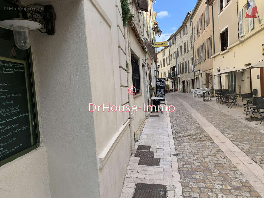 Commerce à LA COLLE-SUR-LOUP