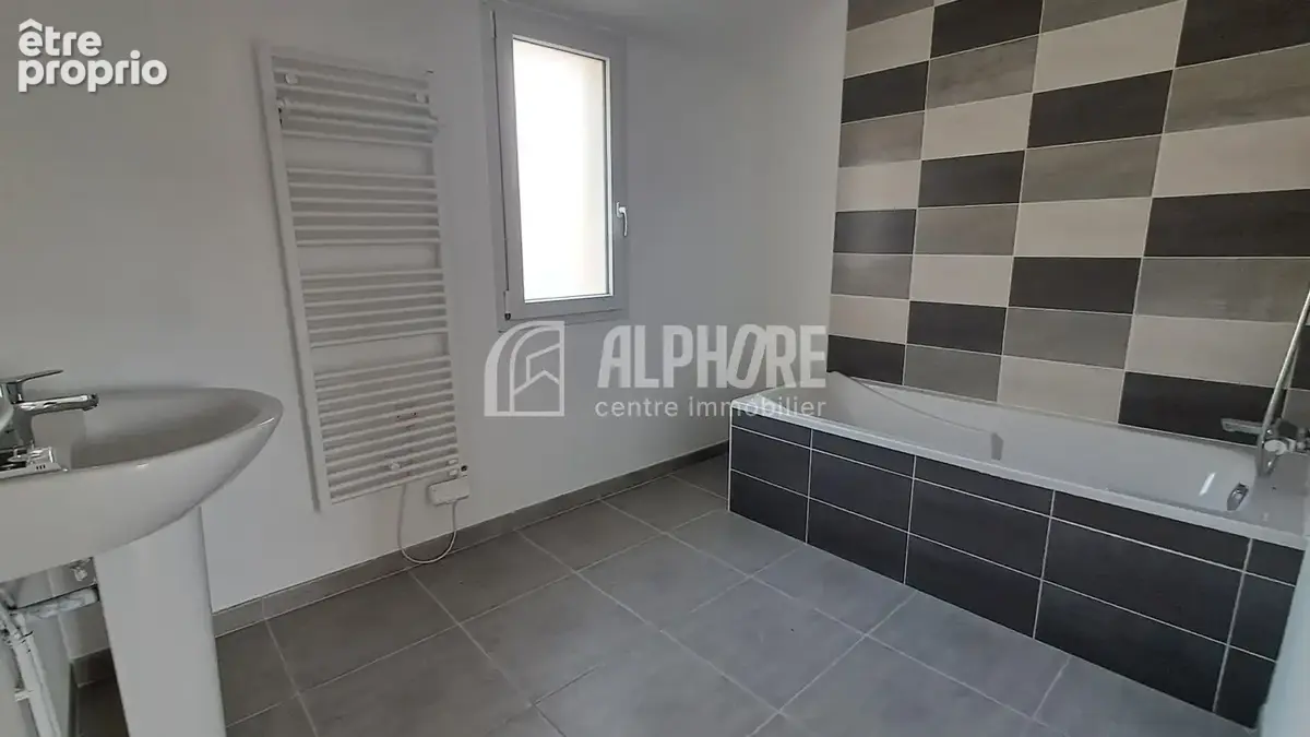 Saint Marc sur Mer Maison RT 2012,  3 chambres, garage. - photo 8