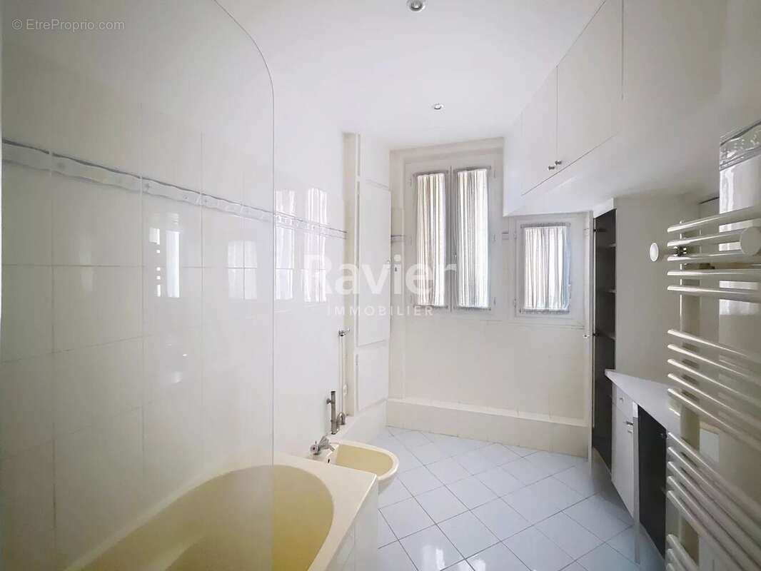 Appartement à PARIS-14E