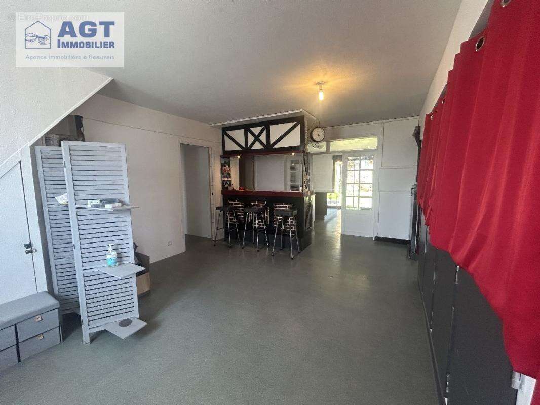 Maison 209 m² à Crevecoeur-Le-Grand  - photo 4