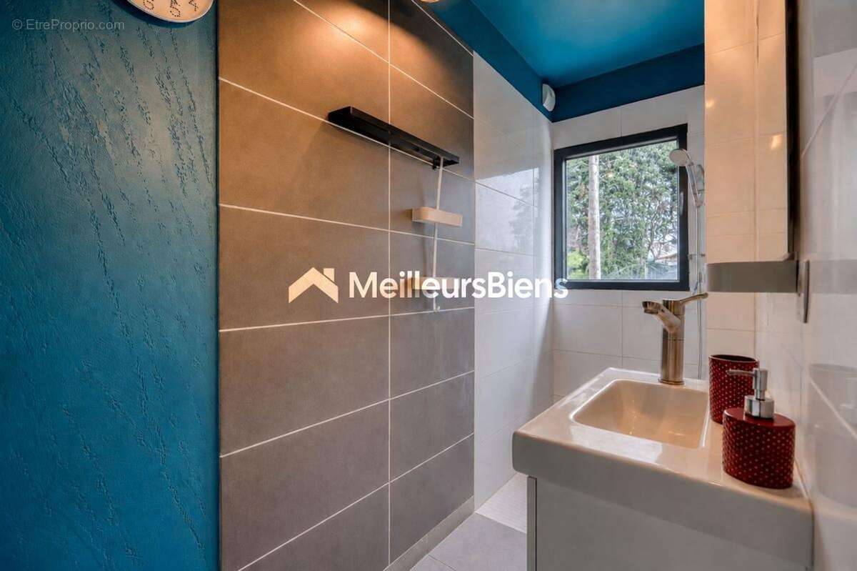 AMANCY - Belle maison familiale de 151m2 avec piscine - 4 chambres - photo 9