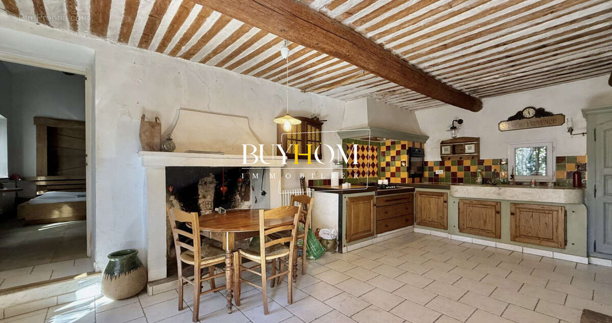 Maison à L'ISLE-SUR-LA-SORGUE