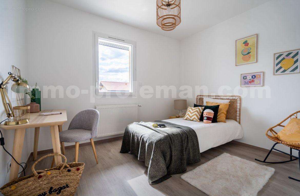 Maison_Loisin_grand_espace_Toit_cathedrale_proche_ecole_genève_frontière_suisse_ceva_bus_commerces_lumineux_calme_sejour_chambre_1_chambre_2_ - Maison à LOISIN