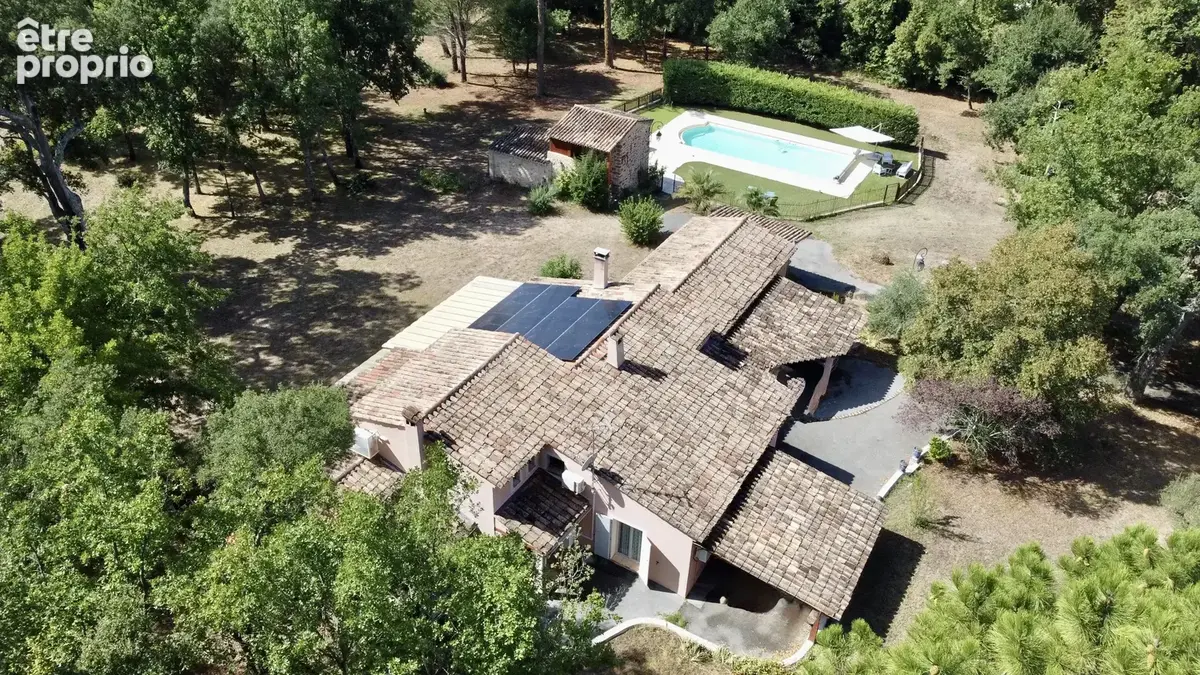 Élégante propriété avec villa principale, mazet en pierres et piscine - photo 11