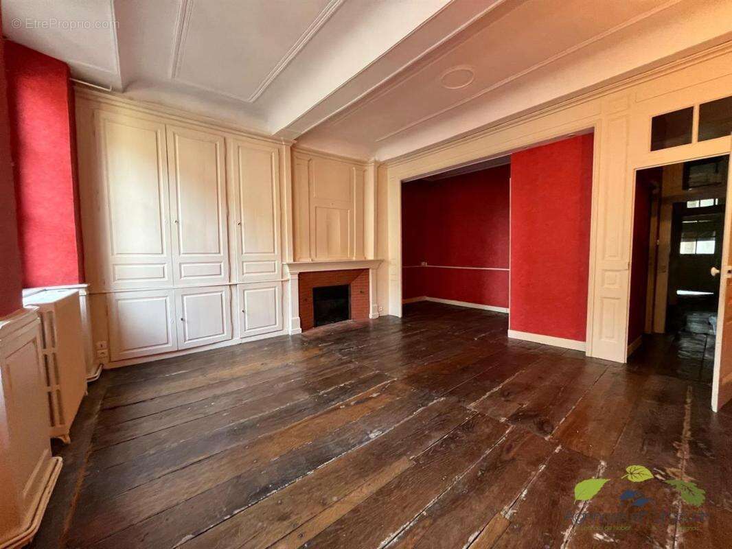 Maison à SAINT-LEONARD-DE-NOBLAT