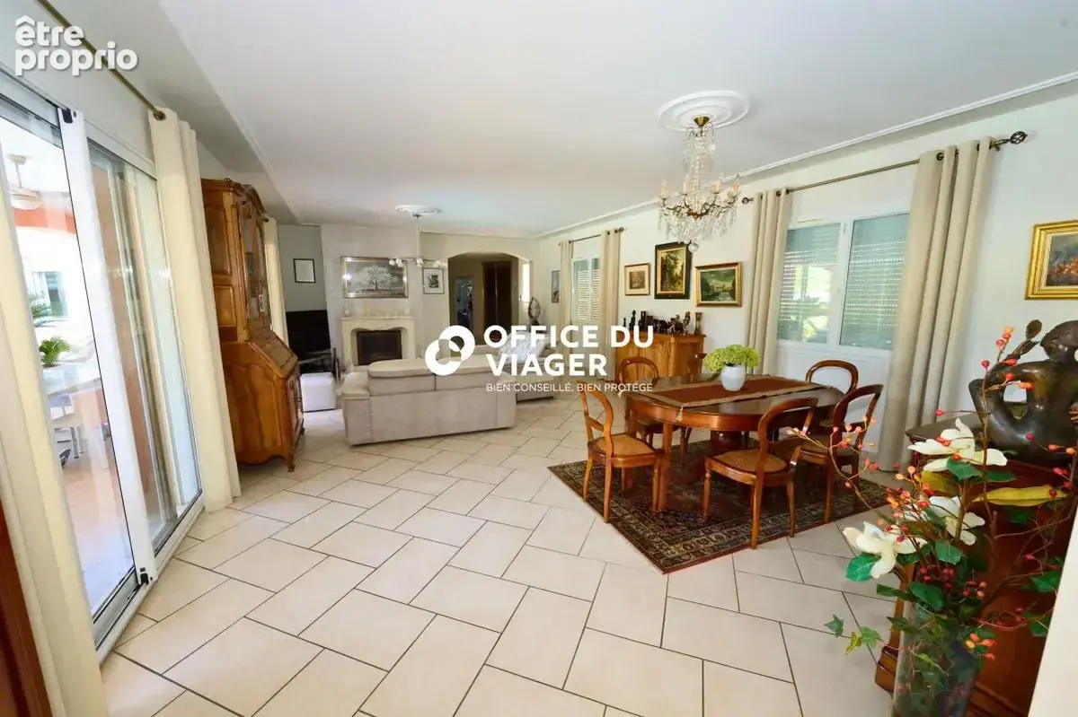 Maison - 5 pièces - 210,36 m² - photo 2
