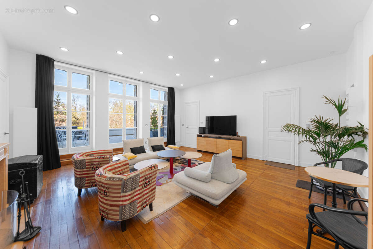 Splendide appartement de caractère au cœur d'une demeure du XIXème siècle - photo 3