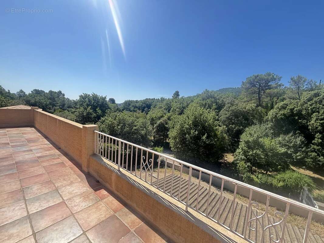 Grande maison en bordure dû village - photo 12